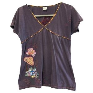 Sacred Threads Women’s Short Sleeve V Neck Appliqué Shirt   Sz M